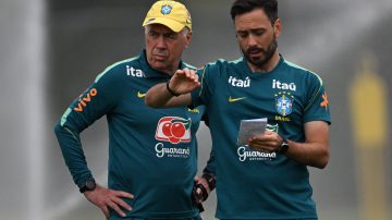 Carlo-Ancelotti-e-Davide-Ancelotti-durante-treino-da-Selecao-Brasileira-scaled-aspect-ratio-512-320-1