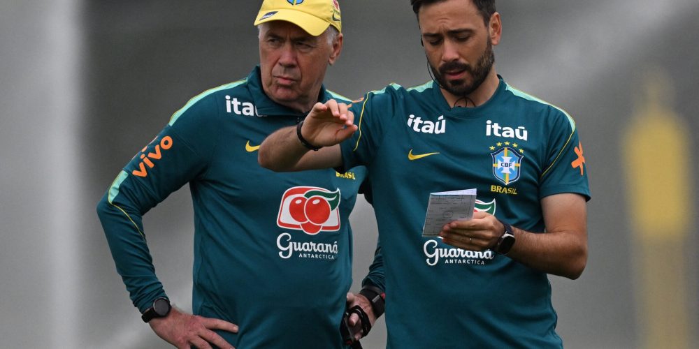 Carlo-Ancelotti-e-Davide-Ancelotti-durante-treino-da-Selecao-Brasileira-scaled-aspect-ratio-512-320-1