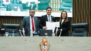 Glória Carrate toma posse em sessão solene na Câmara Municipal de Manaus (Foto: Eder França/Dicom)