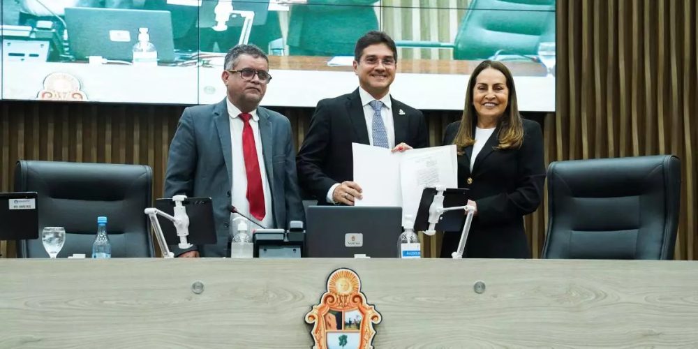 Glória Carrate toma posse em sessão solene na Câmara Municipal de Manaus (Foto: Eder França/Dicom)