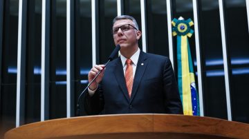 Deputado federal São Carlos, em ação no Congresso Nacional (Foto: Divulgação/Câmara dos Deputados)